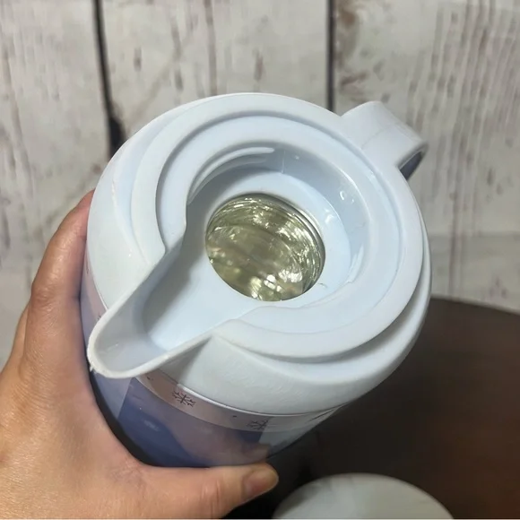 Snowman Themed Blue and White Thermos unused eventhough old 24-30oz - Picture 11 of 13